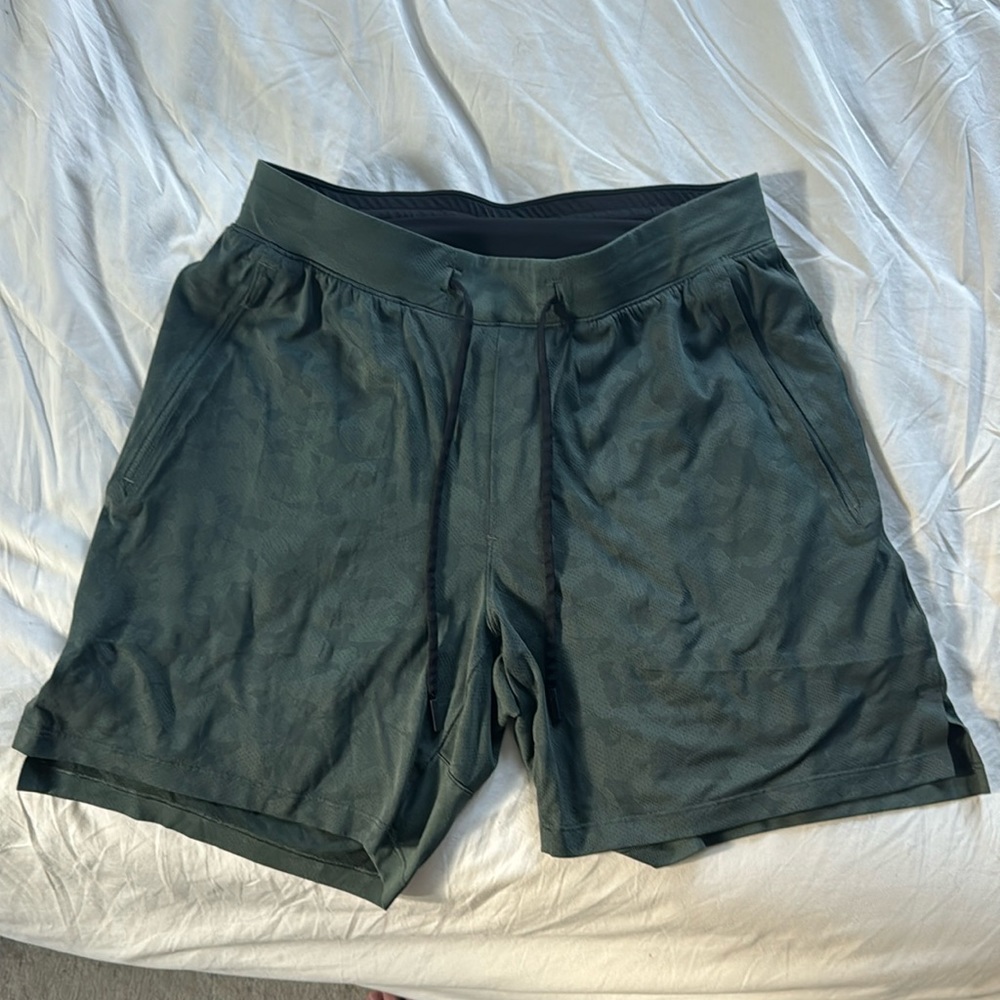 Mens lululemon licensed to train short 7” with liner - Medium, army green
